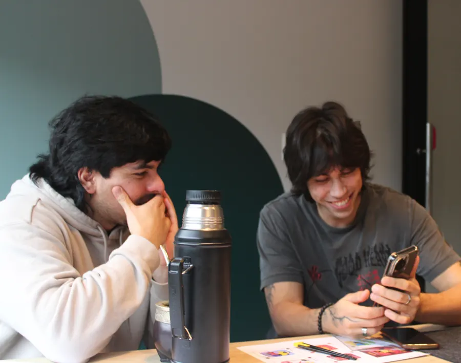 Mate y sobremesa en la oficina