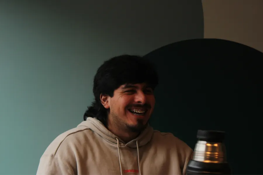 Risas con el termo a mano